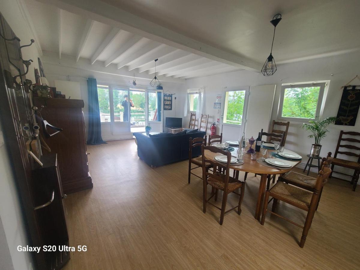 Les Chambrees Du Bac Hotel Charly-sur-Marne Екстериор снимка