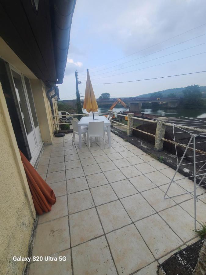 Les Chambrees Du Bac Hotel Charly-sur-Marne Екстериор снимка